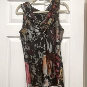 Beautiful ruffle neck camisole.  Tag missing but know it’s a size M.